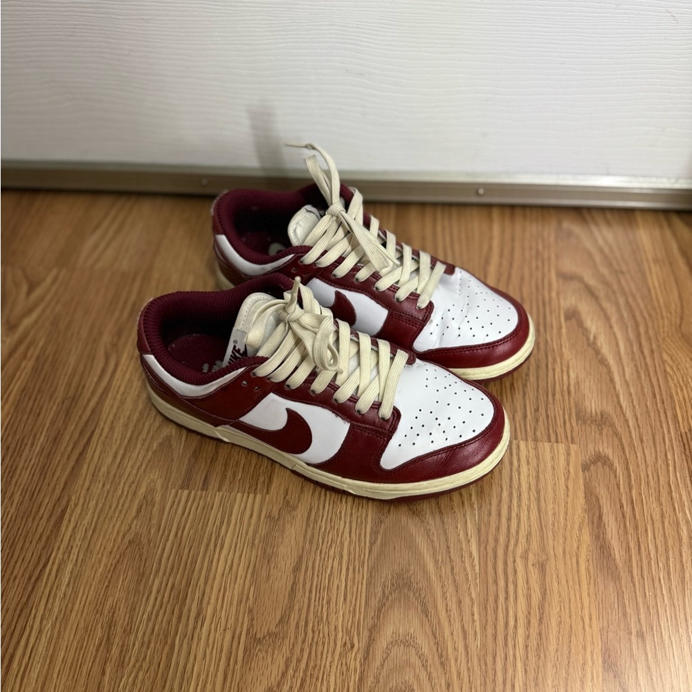 Nike Dunk Low - Vintage Red
